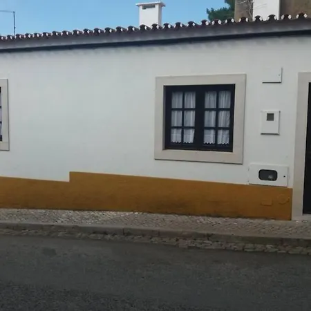 Casa Da Mena, Centro De * アゼイタオン